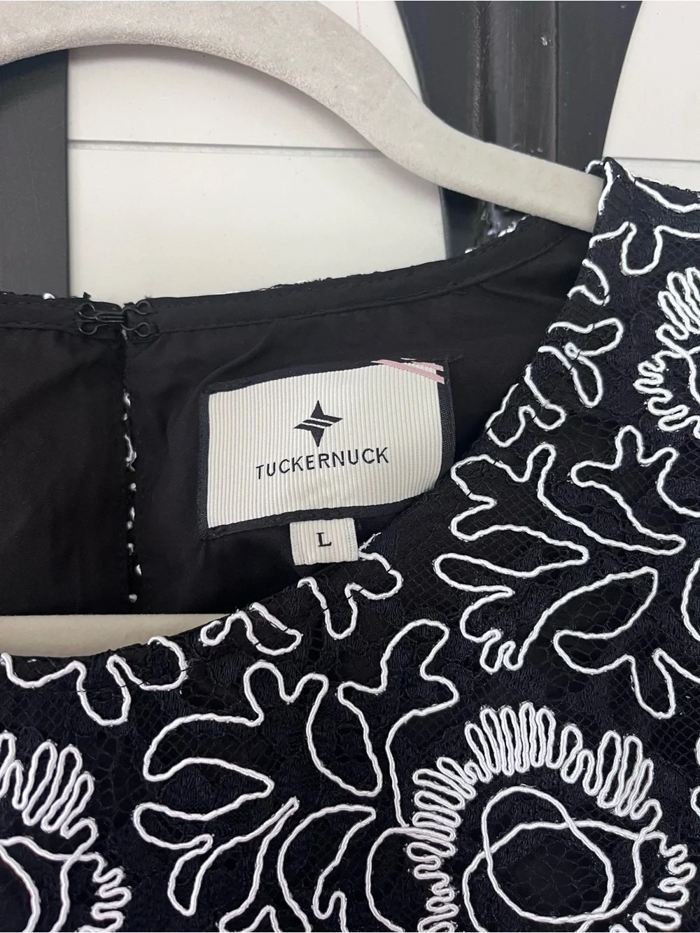 Tuckernuck Black and White Floral Lace Puff-Sleeve Blouse - Large